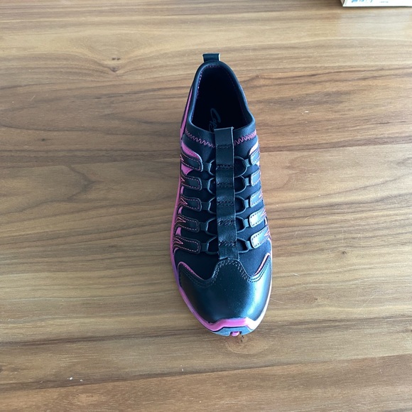 Black and Pink Workout Shoes - Picture 3 of 5